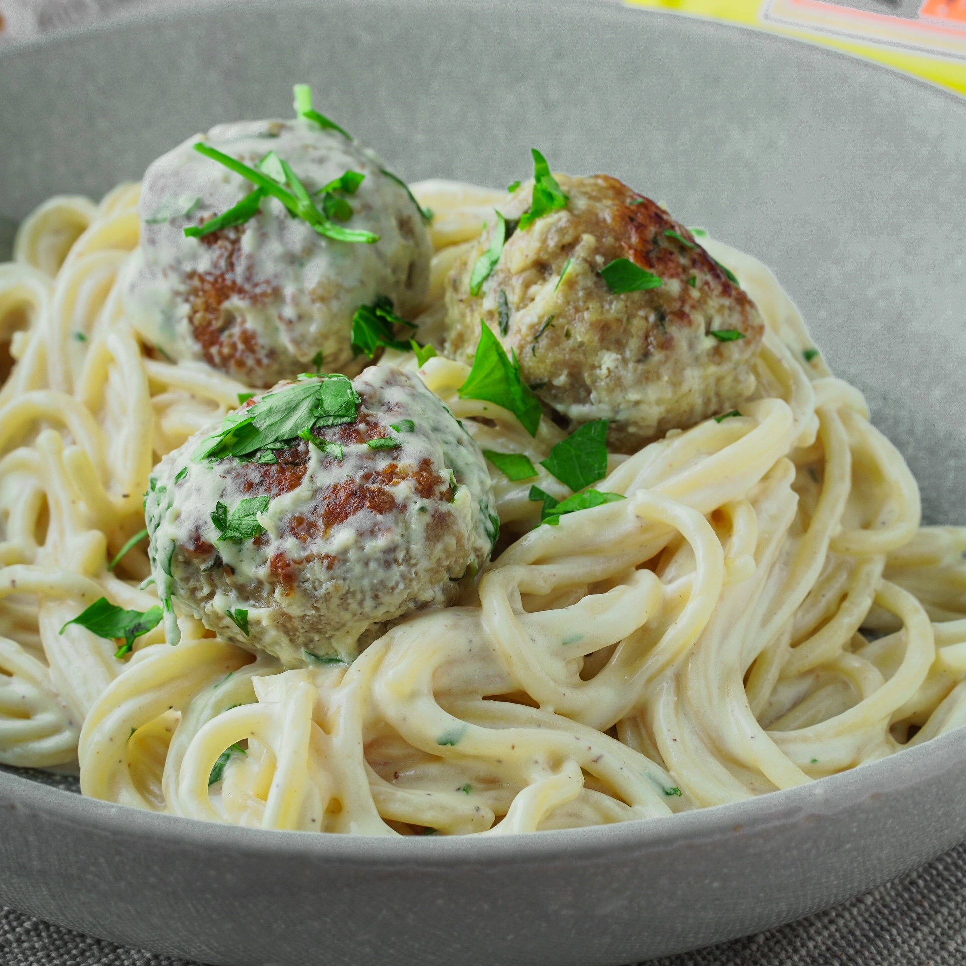 Mustáros-tejfölös húsgolyók