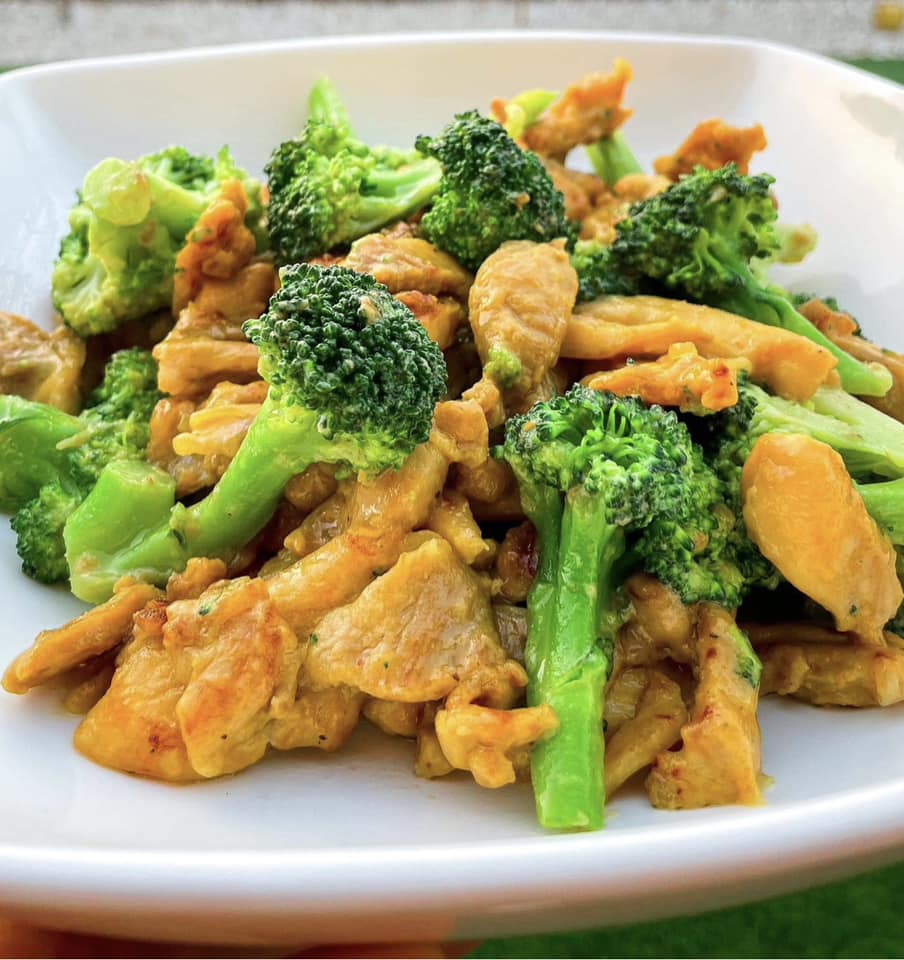 Pikáns brokkolis csirke